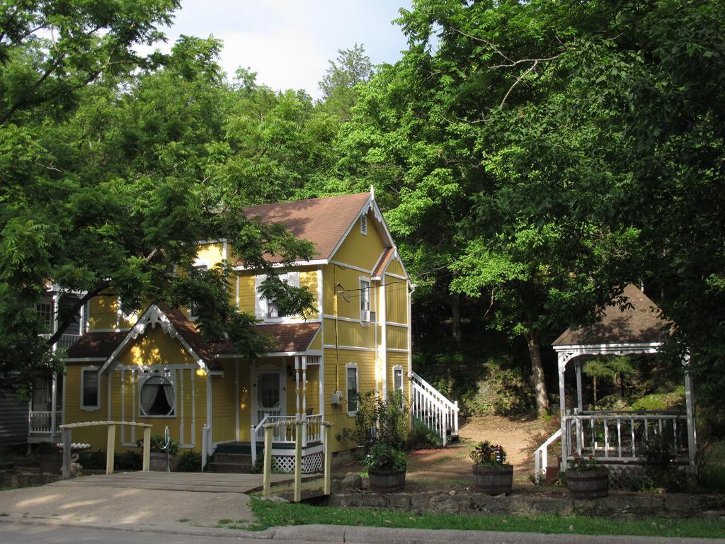 Cottages On Main Eureka Springs Exterior photo