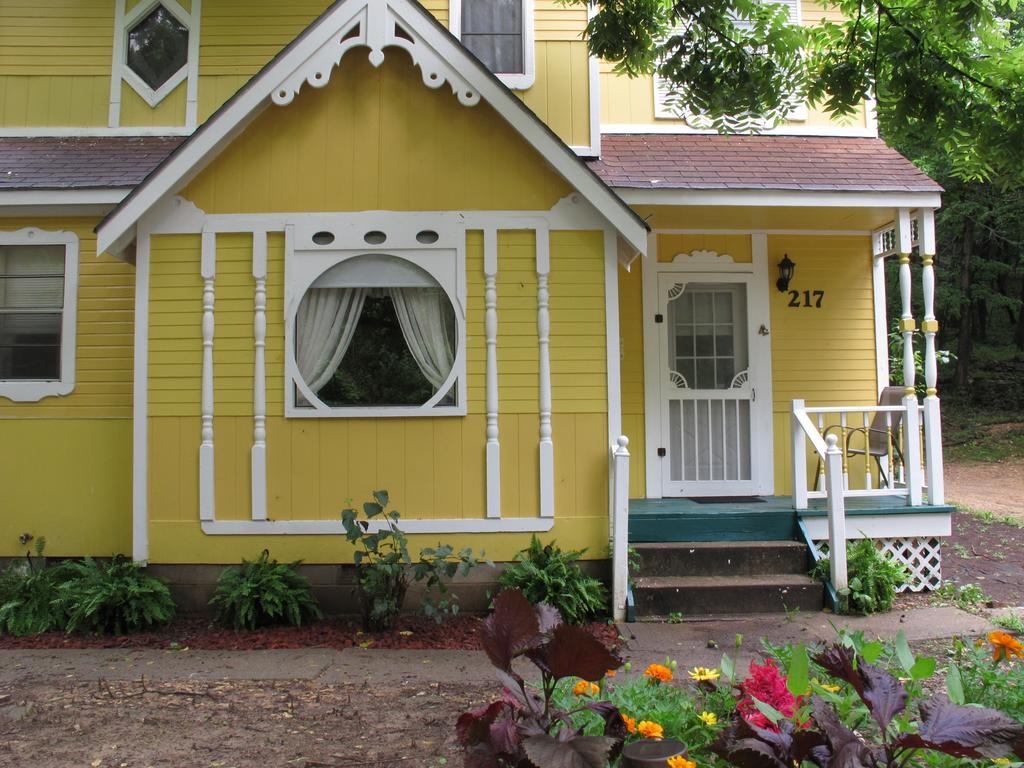 Cottages On Main Eureka Springs Exterior photo