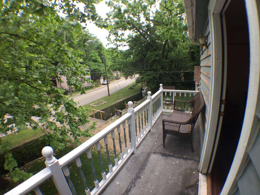 Cottages On Main Eureka Springs Exterior photo