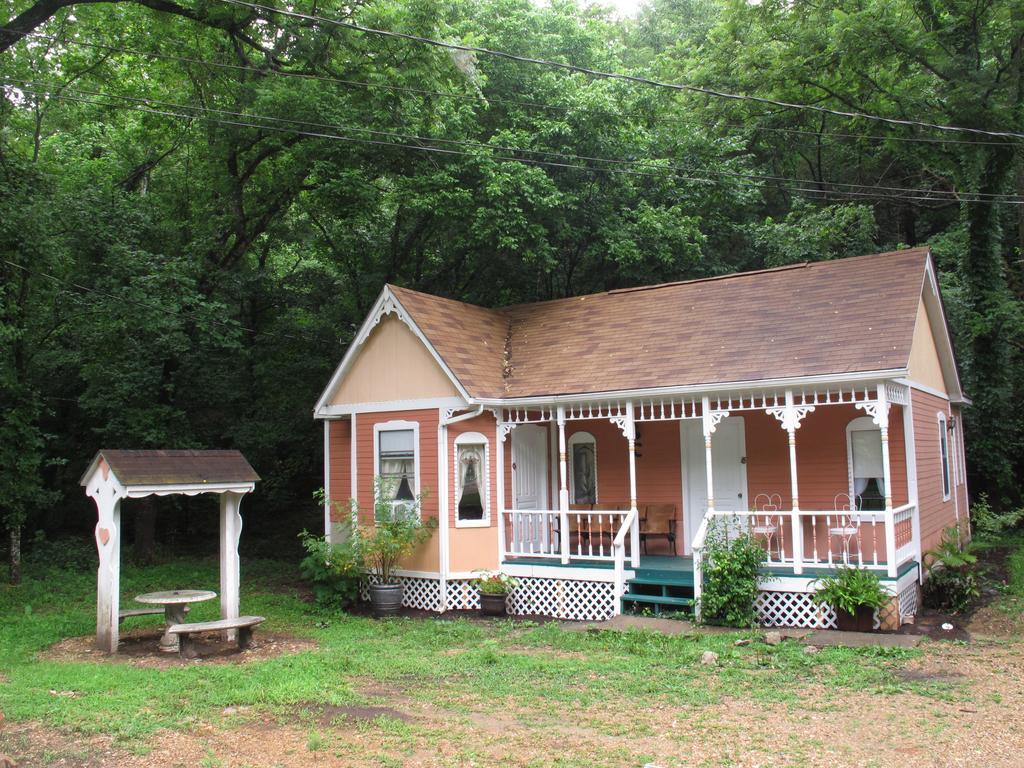 Cottages On Main Eureka Springs Exterior photo