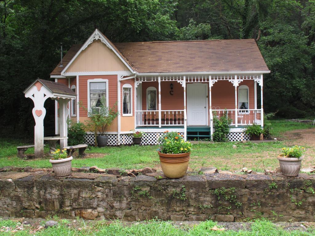 Cottages On Main Eureka Springs Exterior photo